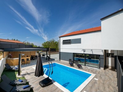 Villa George with heated pool - Outdoor photo 9