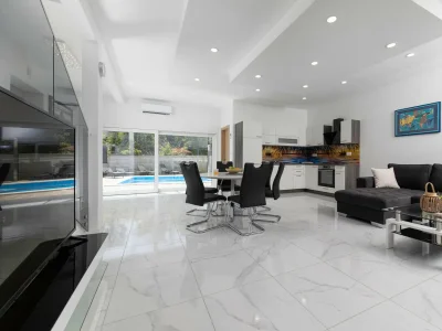 Villa George with heated pool - Features photo 15