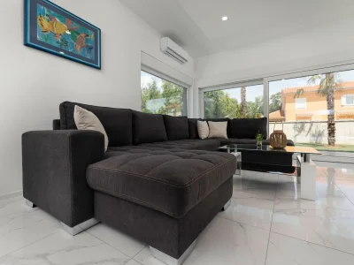 Villa George with heated pool - Features photo 17