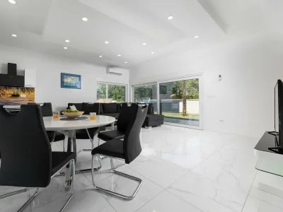 Villa George with heated pool - Features photo 21