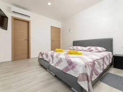 Villa George with heated pool - Features photo 28