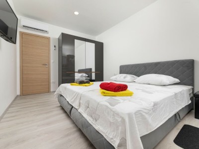 Villa George with heated pool - Features photo 32