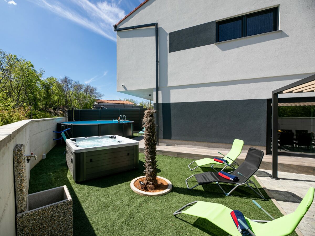 Villa Villa Veroniq with pool and jacuzzi - Outdoor photo 4