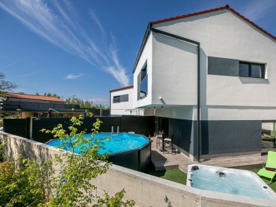 Villa Villa Veroniq with pool and jacuzzi - Outdoor photo 2