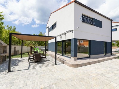 Villa Villa Veroniq with pool and jacuzzi - Outdoor photo 9