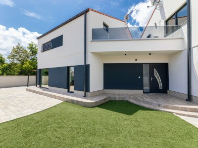 Villa Villa Veroniq with pool and jacuzzi - Outdoor photo 11