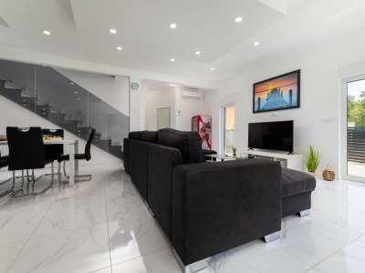 Villa Villa Veroniq with pool and jacuzzi - Features photo 17