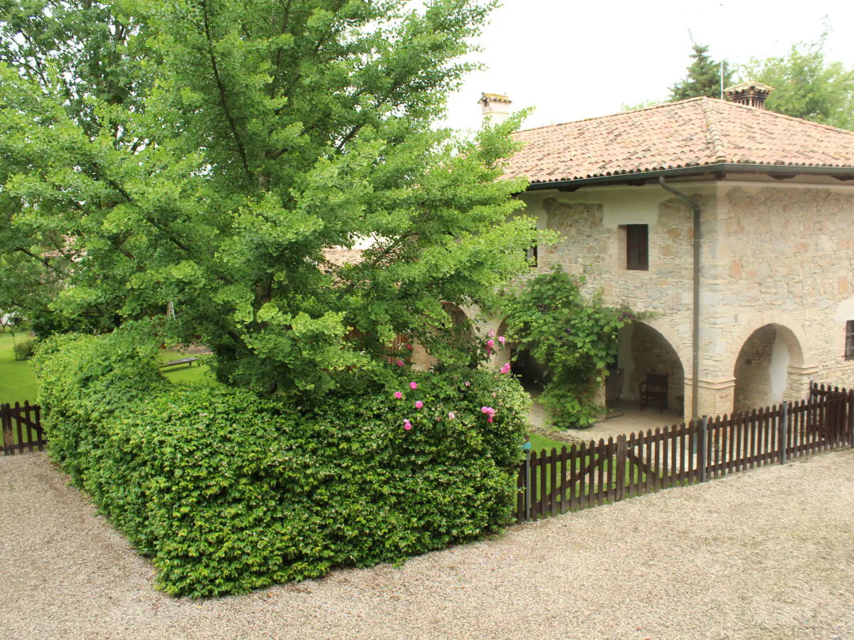 Holiday house Vicinia with garden in the castle - Outdoor photo 5