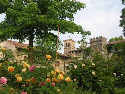 Holiday house Vicinia with garden in the castle - Outdoor photo 2