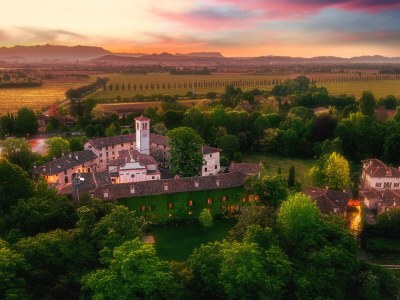 Holiday house Vicinia with garden in the castle - Outdoor photo 3