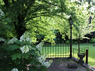 Holiday house Vicinia with garden in the castle - Outdoor photo 7