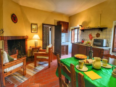 Farmhouse Farmhouse in Umbria near Palazzo Bourbon - Features photo 28