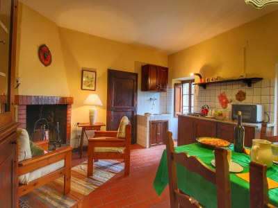 Farmhouse Farmhouse in Umbria near Palazzo Bourbon - Features photo 29