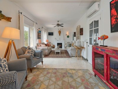 Villa Elegant Villa with Pool - Features photo 18