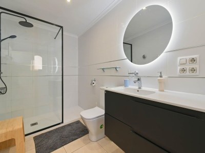 Villa Elegant Villa with Pool - Features photo 36