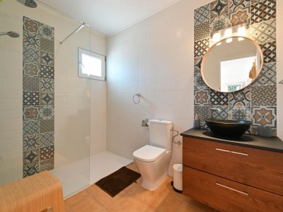 Villa Elegant Villa with Pool - Features photo 37