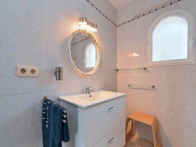 Villa Elegant Villa with Pool - Features photo 39