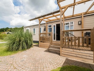 Chalet Luxury chalet with garden in quiet location in Renesse - Outdoor photo 3
