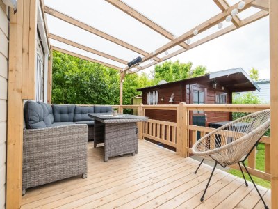 Chalet Luxury chalet with garden in quiet location in Renesse - Outdoor photo 8