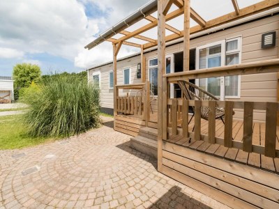 Chalet Luxury chalet with garden in quiet location in Renesse - Outdoor photo 9