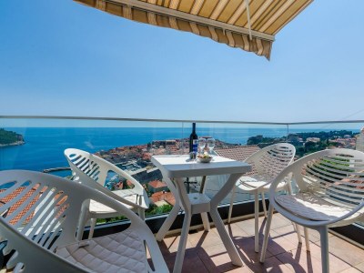 Apartment Apartments Isabora - Comfort Three-Bedroom Apartment with Balcony and Sea View (Second Floor) - Outdoor photo 2