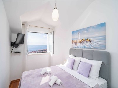 Apartment Apartments Isabora - Comfort Three-Bedroom Apartment with Balcony and Sea View (Second Floor) - Features photo 14