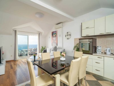 Apartment Apartments Isabora - Comfort Three-Bedroom Apartment with Balcony and Sea View (Second Floor) - Features photo 15