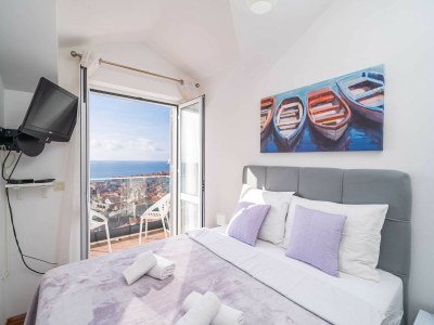 Apartment Apartments Isabora - Comfort Three-Bedroom Apartment with Balcony and Sea View (Second Floor) - Features photo 18