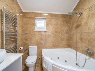 Apartment Apartments Isabora - Comfort Three-Bedroom Apartment with Balcony and Sea View (Second Floor) - Features photo 24