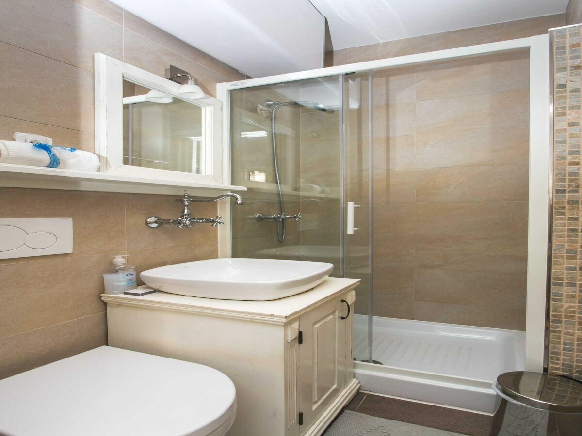 Apartment Guest House Lumin - Deluxe Double or Twin Room with City View (Second Floor) (BR2)