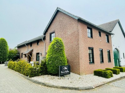 Farmhouse Holiday home in South Limburg with a terrace - Outdoor photo 4