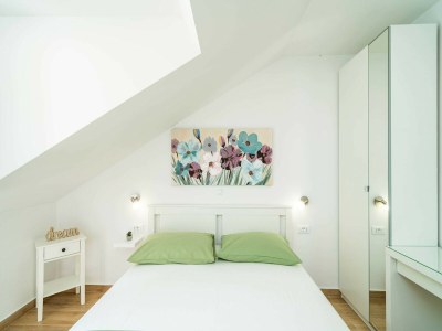 Apartment Apartment & Rooms Papa - Premium Double or Twin Room with Balcony and Partial Sea View (Soba 2) - Features photo 11