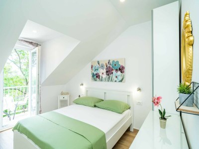 Apartment Apartment & Rooms Papa - Premium Double or Twin Room with Balcony and Partial Sea View (Soba 2) - Features photo 18