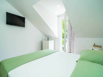 Apartment Apartment & Rooms Papa - Premium Double or Twin Room with Balcony and Partial Sea View (Soba 2) - Features photo 19