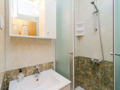 Apartment Apartments &amp; Rooms Barišić - Double Room with Balcony and City View(First Floor)(Soba 11) - Features photo 15