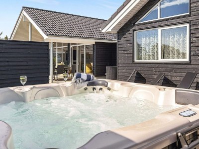 Holiday house Luxus-Ruckzug fur 18 -- By Traum Ferienwohnungen - Outdoor photo 14