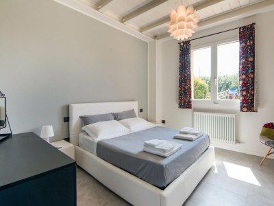 Holiday house Villa in Ostra Vetere with Pool and Jacuzzis - Features photo 30