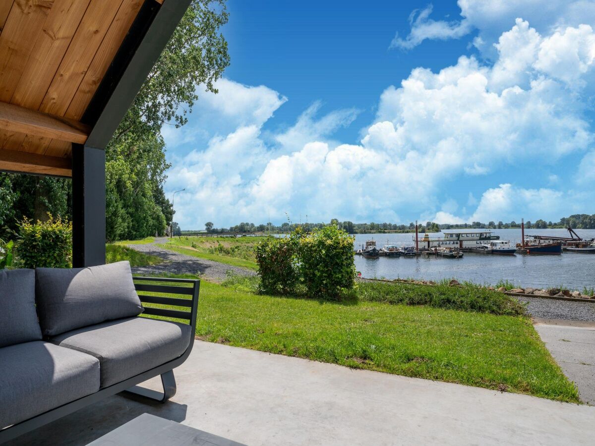 Holiday house Schönes Haus in Kerkdriel am Wasser - Outdoor photo 2