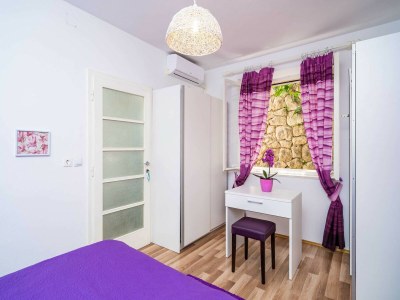 Apartment Apartments & Rooms Mara & Petrunjela - Two Bedroom Apartment with Terrace and Sea View - Features photo 19