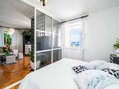 Apartment Apartments & Rooms Mara & Petrunjela - Two Bedroom Apartment with Terrace and Sea View - Features photo 21