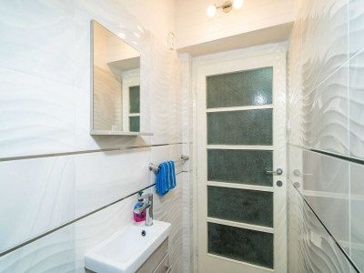 Apartment Apartments & Rooms Mara & Petrunjela - Two Bedroom Apartment with Terrace and Sea View - Features photo 23