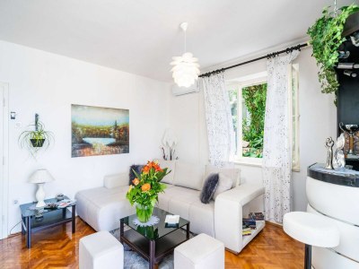 Apartment Apartments & Rooms Mara & Petrunjela - Two Bedroom Apartment with Terrace and Sea View - Features photo 28