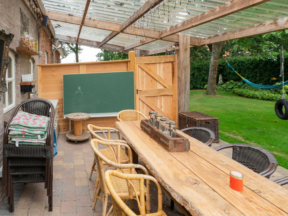 Farmhouse Farmhouse in Elsendorp with Garden