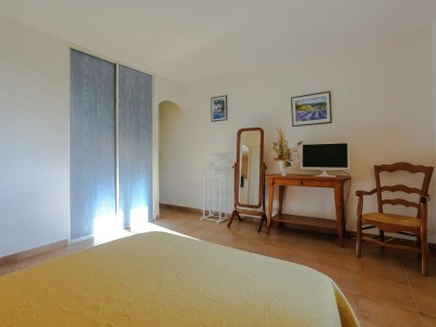Holiday house Holiday Home in Bormes-les-Mimosas near Sea - Features photo 18