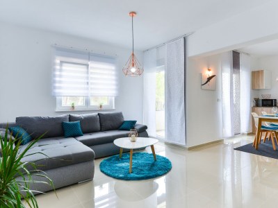 Holiday apartment Olujic 1 - Features photo 17