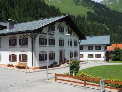 Holiday room Doppelzimmer, Dusche, WC in Elbigenalp - Holiday room