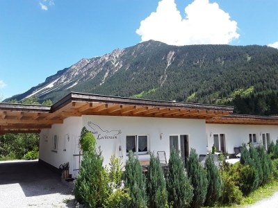 Apartment Ferienhaus, Toilette und Bad/Dusche getrennt, Delu - Outdoor photo 16