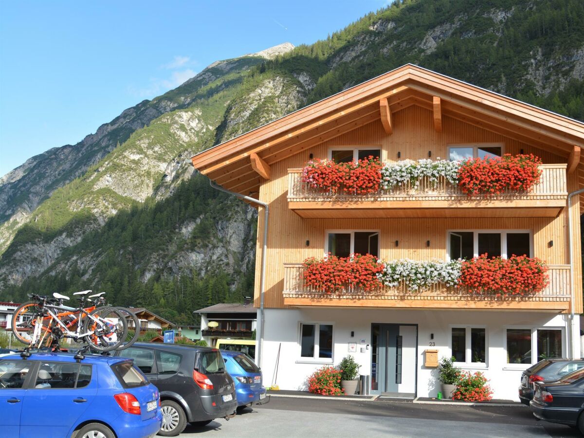 Holiday room Zimmer mit Balkon