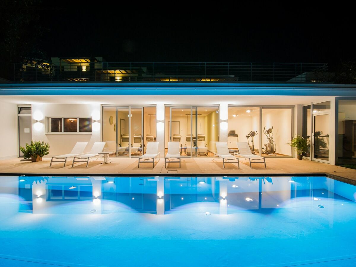 Apartment Moderno appartamento a Merano con doccia esterna