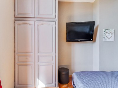 Holiday house Countryside holiday home with pool - Features photo 18